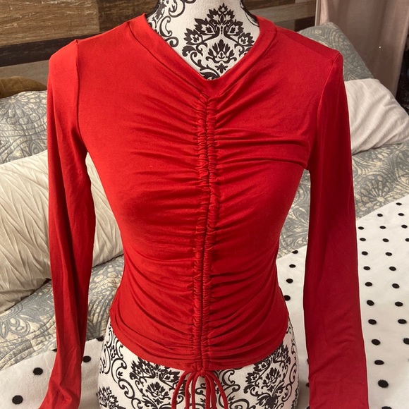 Beautiful red top stretchy - Picture 1 of 4